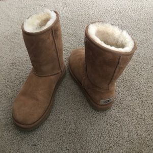 Short ugg boots